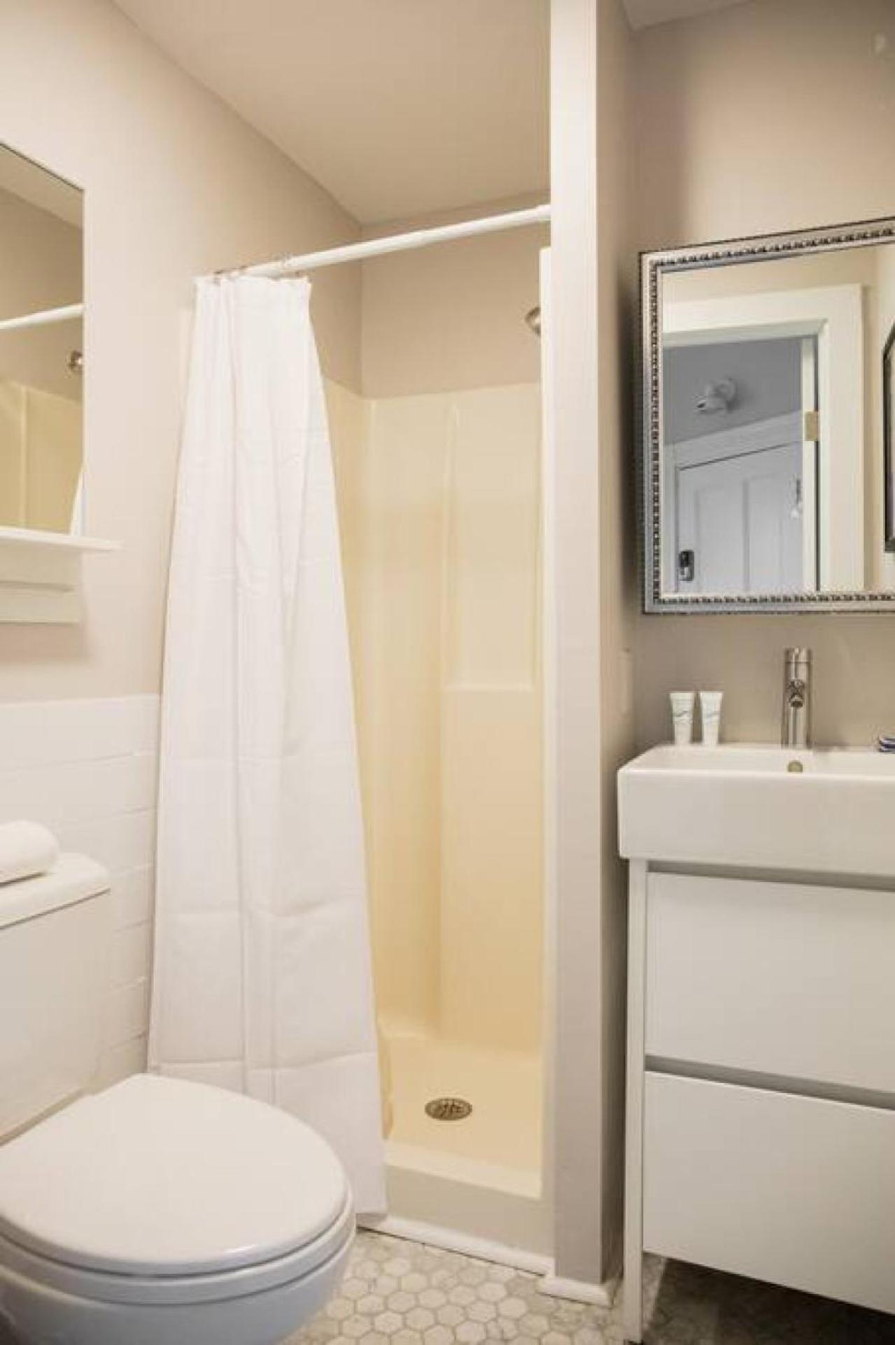 Centrally Located 1bed Newbury Street Apartment